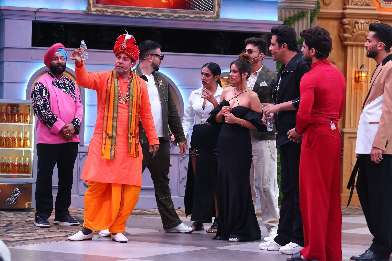इंटरनेट के पसंदीदा धर्मगुरु, बॉटलबाबा, अपनी वायरल वाइब्स से कलर्स के ‘लाफ्टर शेफ़्स अनलिमिटेड एंटरटेनमेंट’ में धमाल मचा रहे हैं!