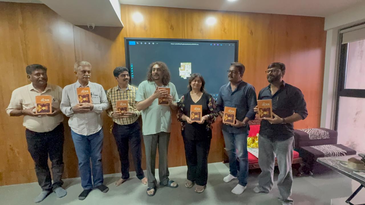पुस्तक विमोचन समारोह: श्री संतोष गुरु द्वारा लिखित “महाविद्या यंत्रम्” का हुआ भव्य विमोचन