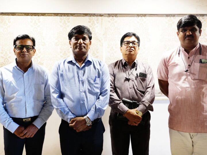 “गिरगंगा परिवार ट्रस्टके 1,11,111 जल संरक्षण संरचनाओं के विजन को बढ़ावा मिला; सी.आर. पाटिल की उपस्थिति में जल सम्मेलन और 12 टाटा हिताची मशीनों का उद्घाटन”