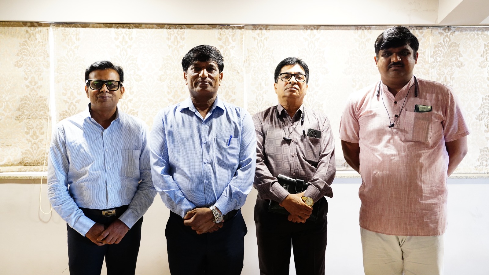 “गिरगंगा परिवार ट्रस्टके 1,11,111 जल संरक्षण संरचनाओं के विजन को बढ़ावा मिला; सी.आर. पाटिल की उपस्थिति में जल सम्मेलन और 12 टाटा हिताची मशीनों का उद्घाटन”
