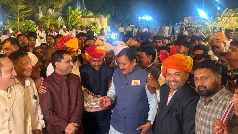 सामाजिक एकता: अहमदाबाद के समाजसेवी बाबाभाई भरवाड़ की बेटी की शादी के मौके पर पाटन के ठाकोर समुदाय ने ऐतिहासिक ‘मामेरू’ किया