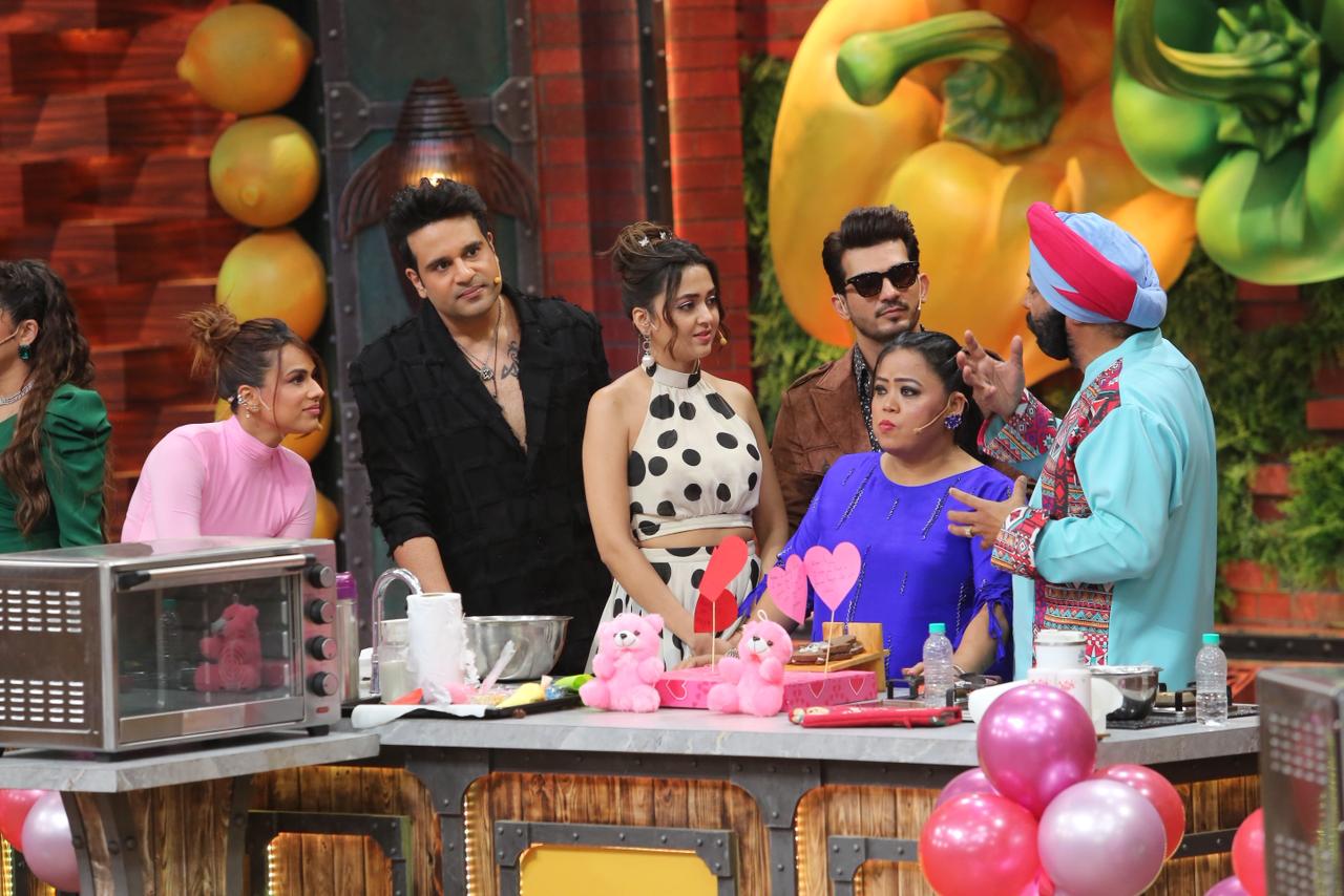 किचन में पनप रहा प्यार! राहुल वैद्य ने प्रपोज़ डे बैश के साथ कलर्स के ‘लाफ्टर शेफ्स’ में एंट्री मारी