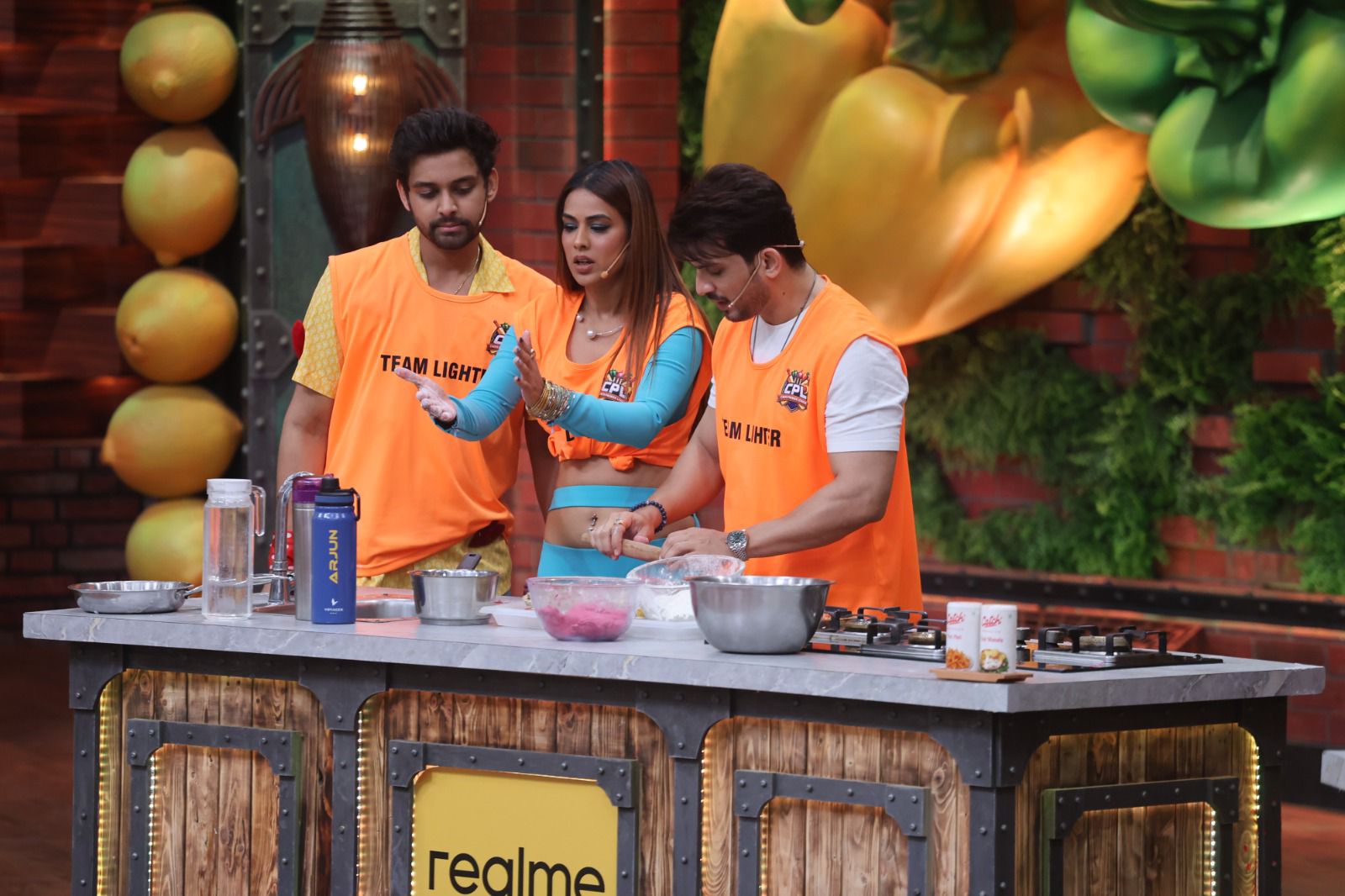 कुकिंग का 20-20 आ गया! कलर्स का ‘लाफ्टर शेफ्स अनलिमिटेड एंटरटेनमेंट’ लेकर आया है शेफ्स प्रीमियर लीग आपके स्क्रीन पर